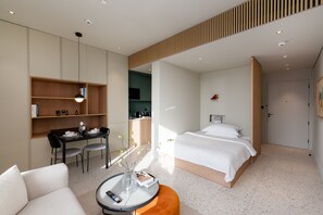 House - Sleek Studio w Burj Views Near Downtown and Canal (Dubai)