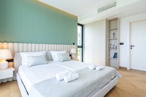 4 bedrooms, in-room safe, iron/ironing board, free WiFi