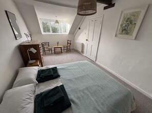 4 chambres, fer et planche à repasser, Wi-Fi, draps fournis