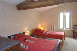 4 chambres, fer et planche à repasser, Wi-Fi