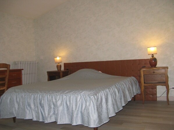 4 chambres, fer et planche à repasser, Wi-Fi