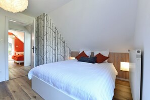 4 bedrooms, iron/ironing board, travel cot, free WiFi