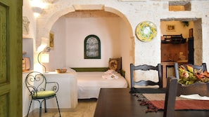 Iron/ironing board, free WiFi, bed sheets
