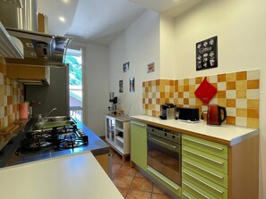 Kühlschrank, Ofen, Herdplatte, Geschirrspüler