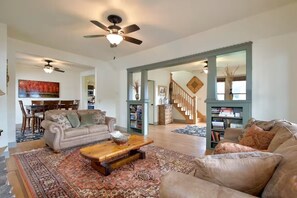 Smart TV, fireplace