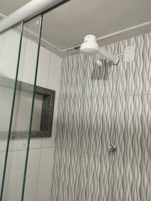 Hair dryer, towels, soap, toilet paper - House close to everything. Place of peace (Campina Belém)