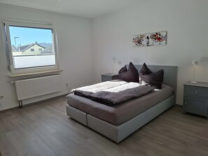 2 bedrooms, iron/ironing board, WiFi, bed sheets
