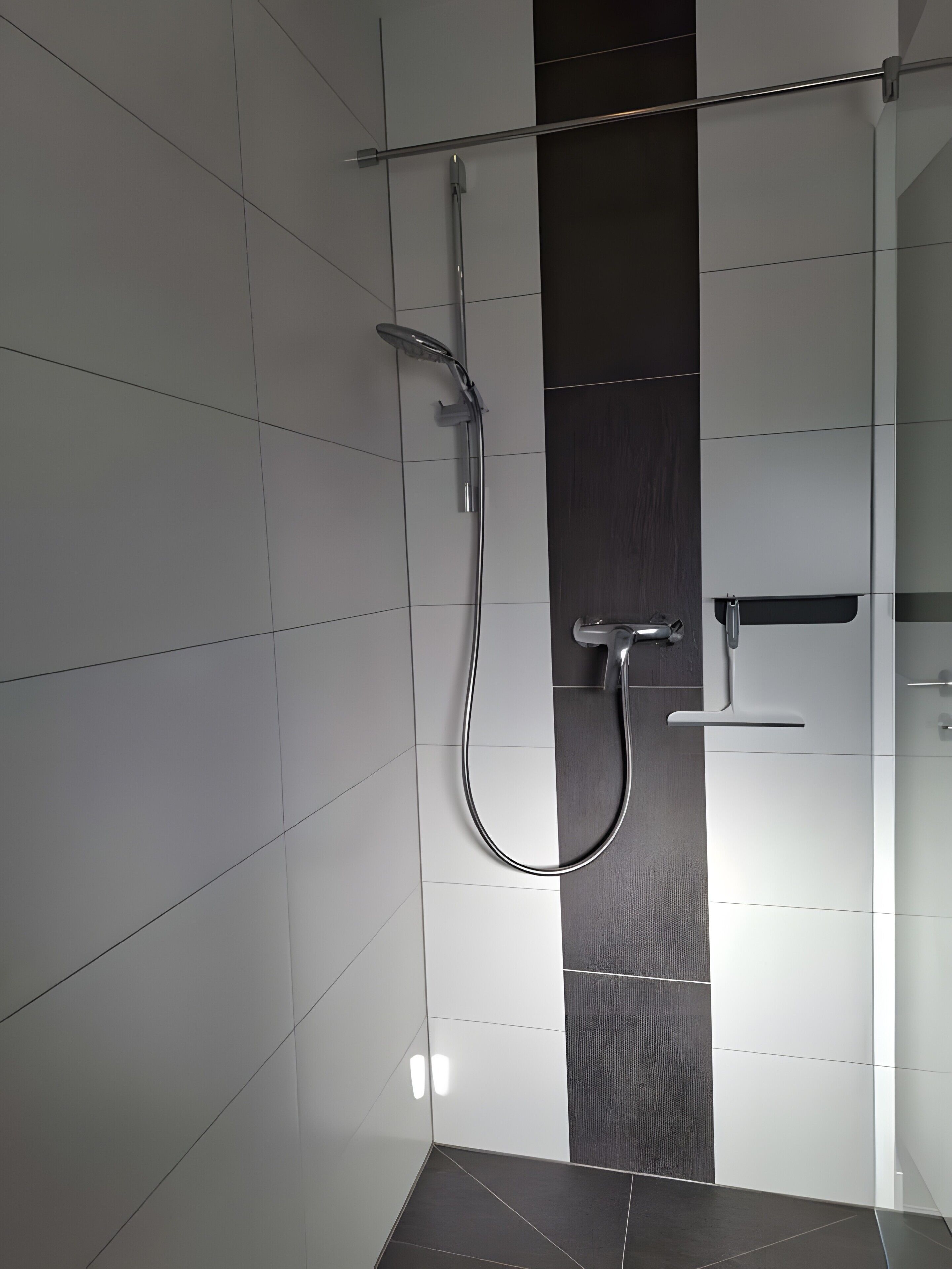 Ducha, artículos de tocador gratuitos, toallas