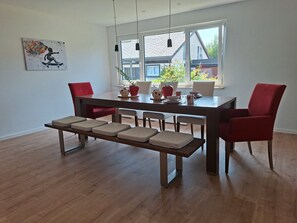 Dining - Apartment 'Bei Tanja Und Marcus' with Private Terrace, Private Garden and Wi-Fi (St.Georgen)