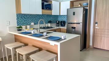 Refrigerador, microondas, horno