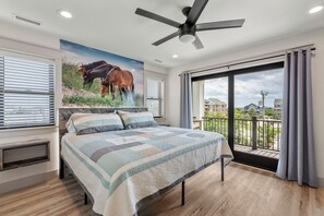 8 slaapkamers, een bureau, een strijkplank/strijkijzer, wifi