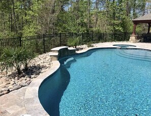 Alberca al aire libre y alberca climatizada