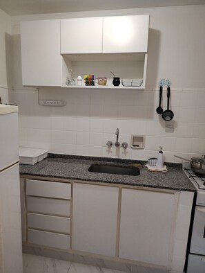 Fridge, microwave, oven, stovetop - DPTO. ABOUT AVDA. RIVADAVIA SHOPPING CENTER (Unknown)