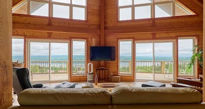 Stunning Lake Views Wine Country,