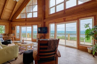 Stunning Lake Views Wine Country,