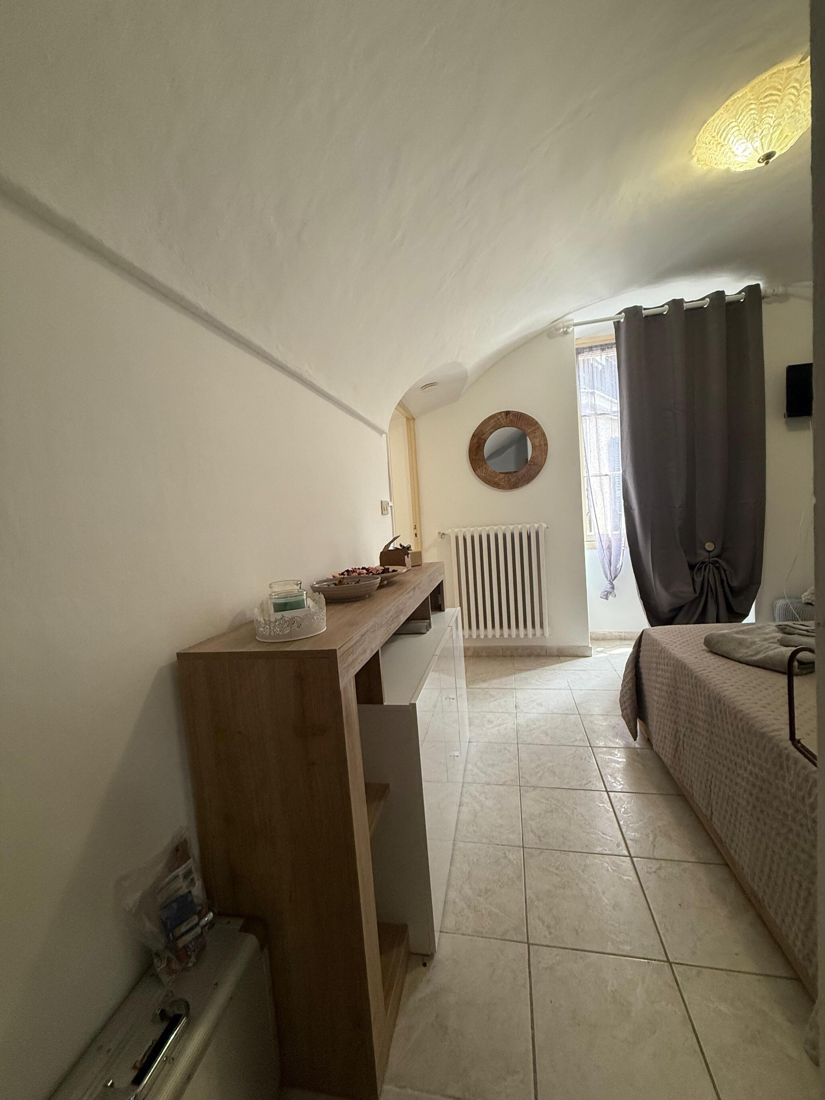 Regadera, secadora de cabello, bidet, toallas 