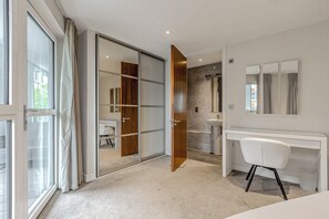 2 Schlafzimmer, Bügeleisen/Bügelbrett, Bettwäsche