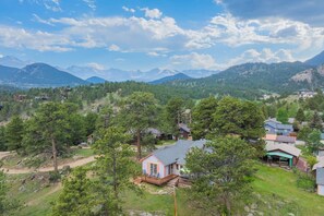 Exterior - Vintage Cabin w/ Views in Heart of Estes (Estes Park)