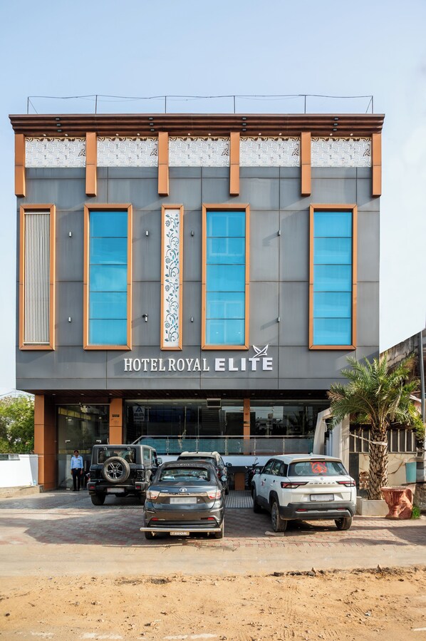 Front of property - Hotel Royal Elite (Jaipur)
