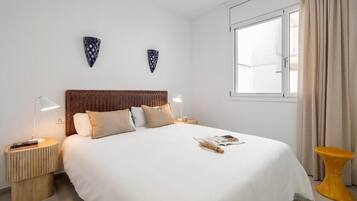 Laptop workspace, free cots/infant beds, free WiFi, bed sheets