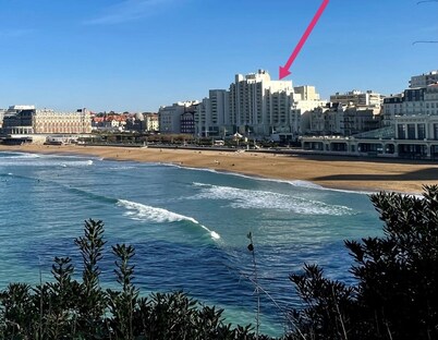 Beautifully located for a vacation in Biarritz. Studio facing the Grande Plage