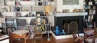 Very large farmhouse with enclosed grounds of 2000m2 surrounded by pedestrian scents