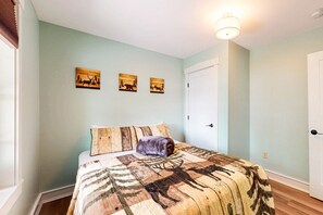 2 bedrooms, iron/ironing board, free WiFi, bed sheets