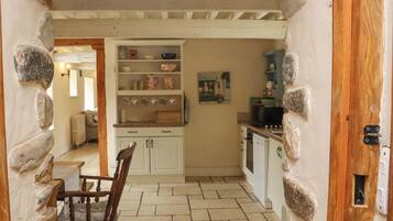 Dishwasher, cookware/dishes/utensils