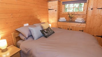 2 dormitoris, decoració individual i mobiliari individual