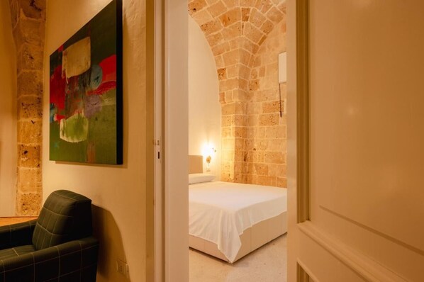 1 habitación, tabla de planchar con plancha, wifi y ropa de cama