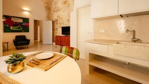 A modern bathroom with a freestanding sink, a mirror, and a shower area. - Le Casine di Maruggio 9 (Maruggio)