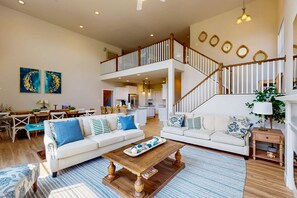 Fernseher, Tischfußball, Tischtennisplatte