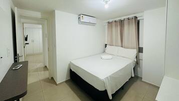 Basic Apartment | Free WiFi, bed sheets