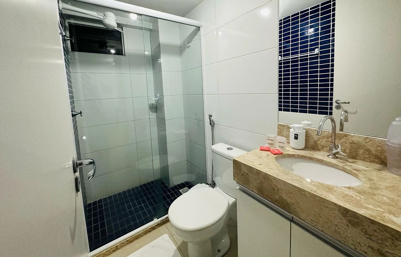 Basic Apartment | Bathroom | Shower, towels