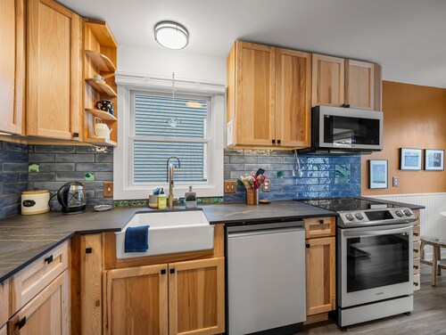 *NEW* Northeast Arts District Home | EV Charger