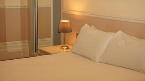 Standard Double Room | Free WiFi, bed sheets - Albany Hotel (Hove)