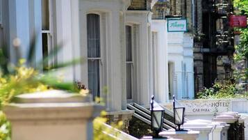 Fachada de la propiedad