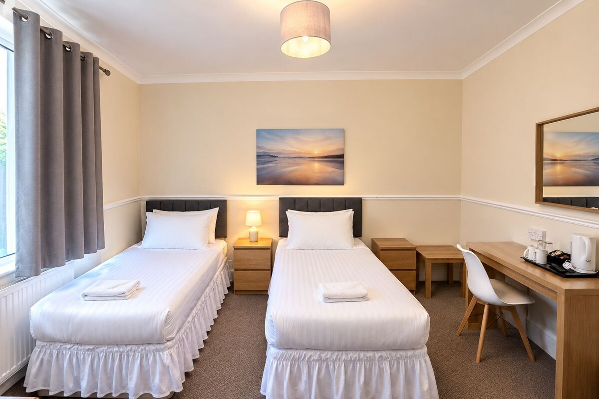 Standard Twin Room | WiFi (free), bed sheets