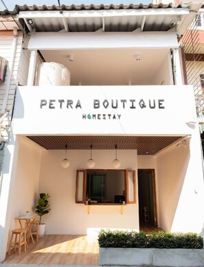 Exterior detail - Petra Boutique Donmuang (Bangkok)