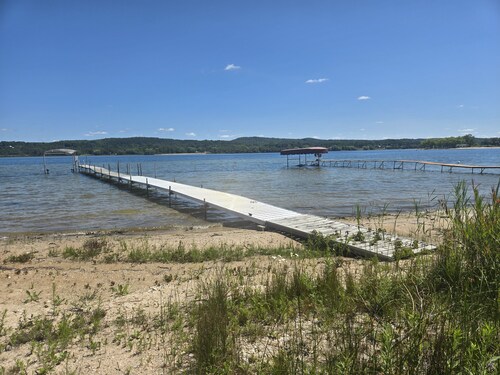 Rustic Cottage w/ dock access, kayaks, and year-round adventures in East Jordan