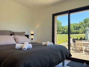 4 bedrooms, WiFi, bed sheets