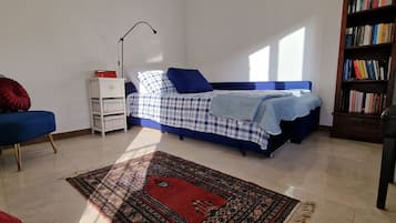 1 quarto, escrivaninha, ferros/tábuas de passar roupa, Wi-Fi de cortesia