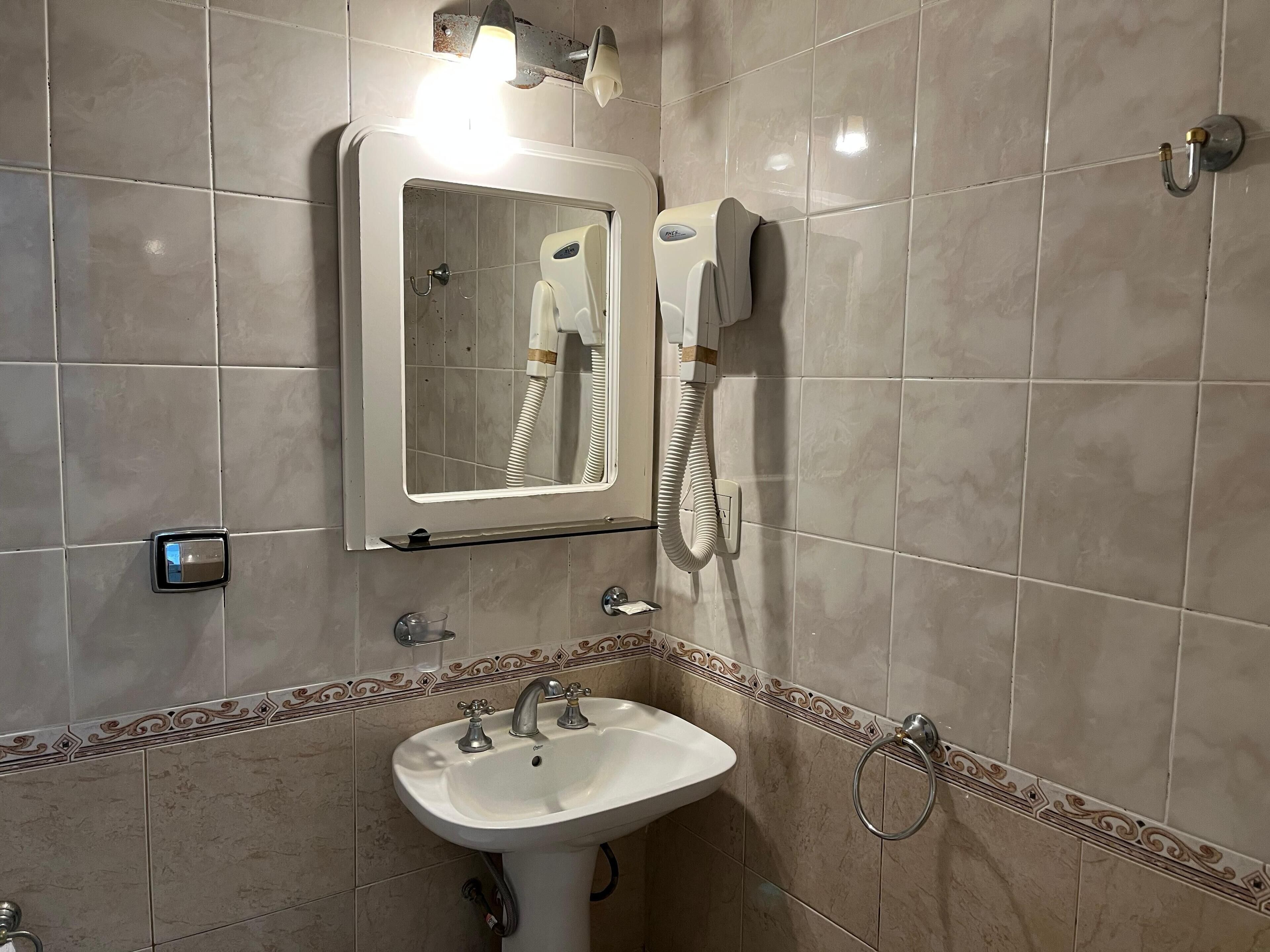 Comfort Triple Room | Bathroom | Free toiletries, hair dryer, towels, soap
