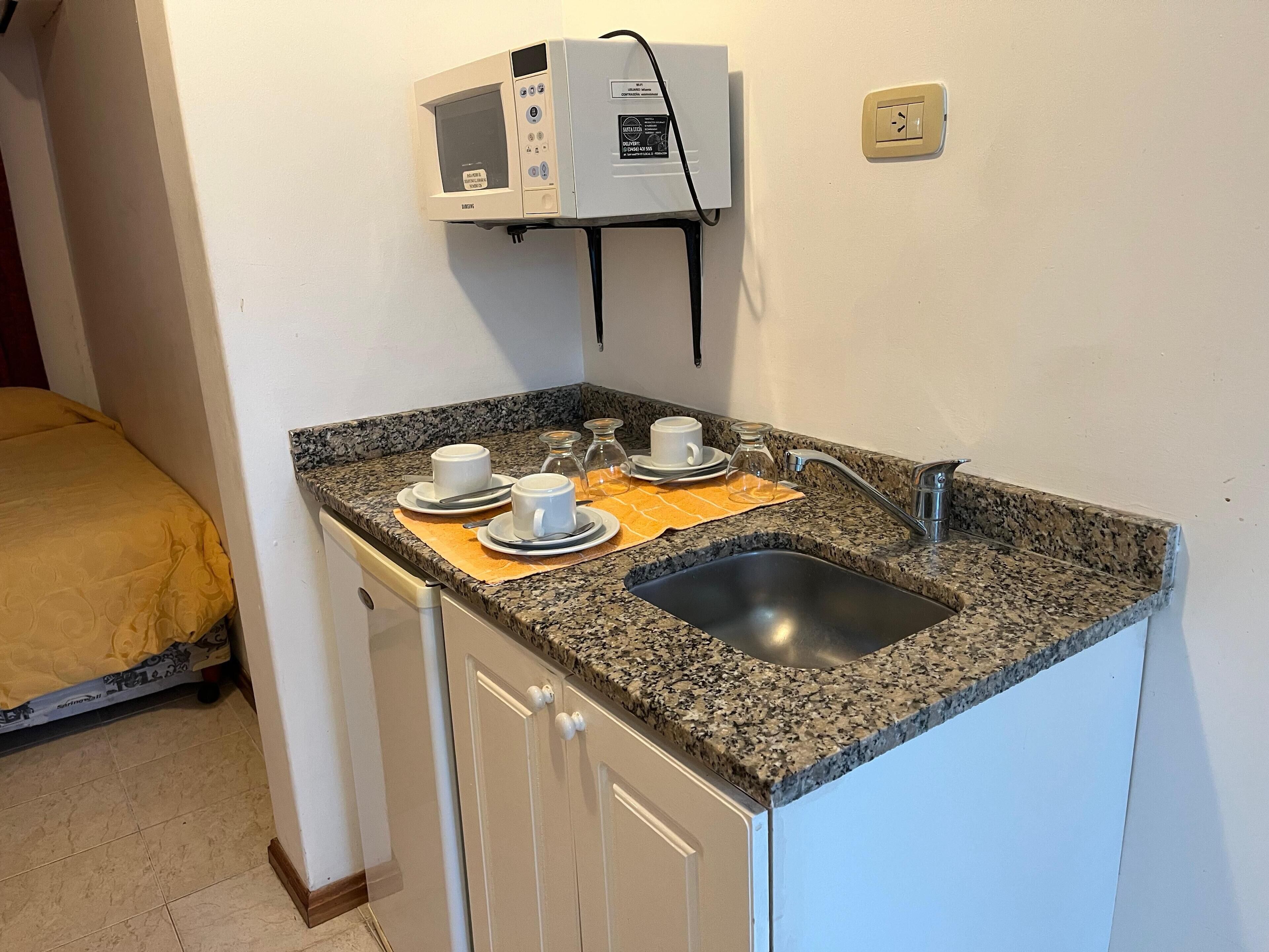 舒適開放式客房 | 房內夾萬、免費 Wi-Fi