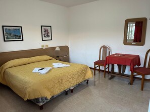Comfort Double Room | Peti besi dalam bilik, Wi-fi percuma