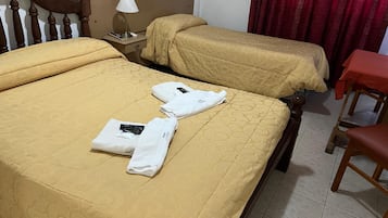 Comfort Triple Room | In-room safe, free WiFi
