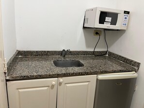 Quarto triplo conforto | Cofres nos quartos, Wi-Fi de cortesia