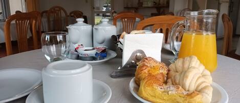 Free daily continental breakfast