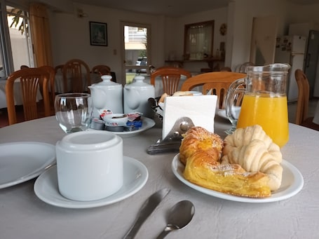 Free daily continental breakfast