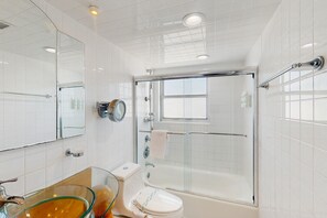 Hair dryer, towels - Getaway condo near the beach with Wifi & fully equipped kitchen (Miami Beach)